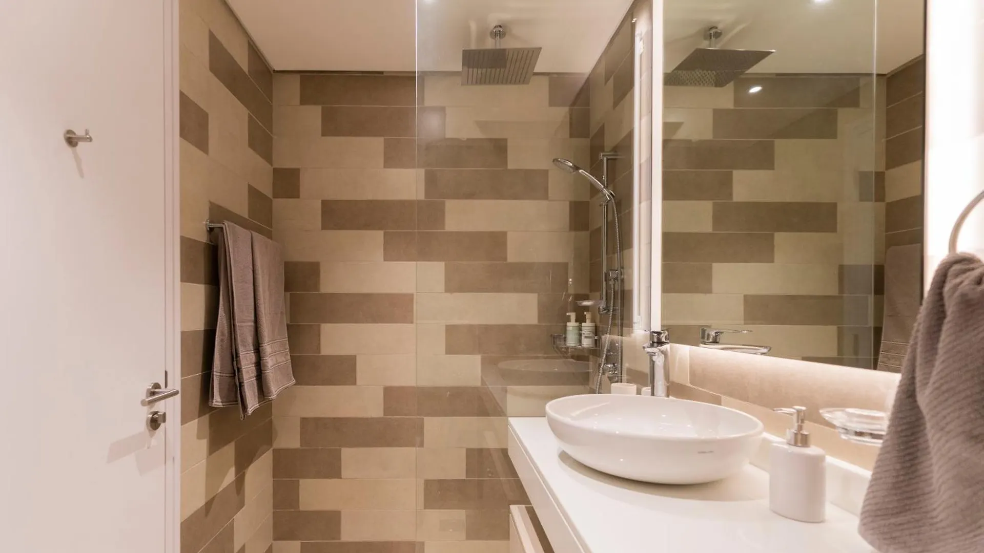 Studio With Private Beach Access At Palm Jumeirah Dubai