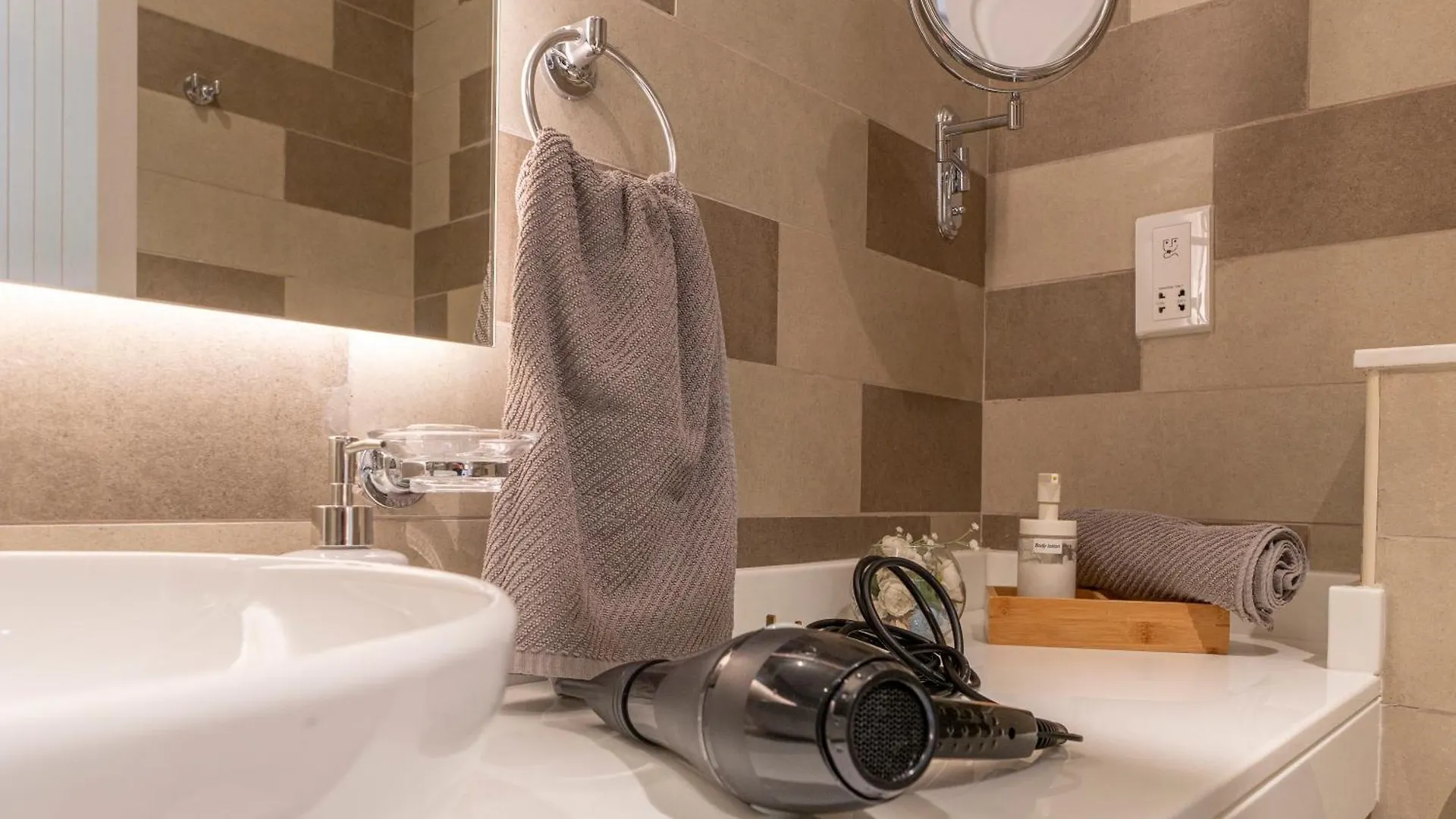 Studio With Private Beach Access At Palm Jumeirah Dubai